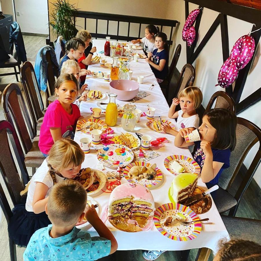 Penzion & Restaurace U Vily Sezimovo Usti Экстерьер фото