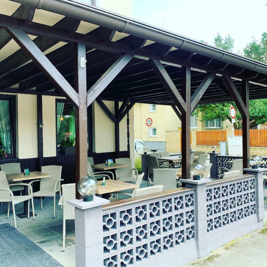 Penzion & Restaurace U Vily Sezimovo Usti Экстерьер фото