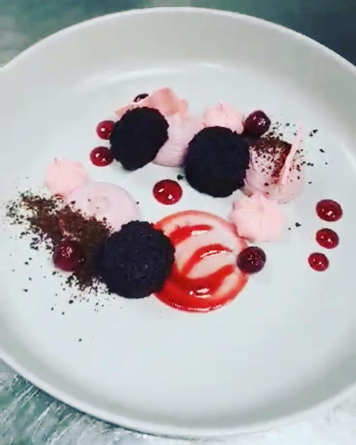 Penzion & Restaurace U Vily Sezimovo Usti Экстерьер фото